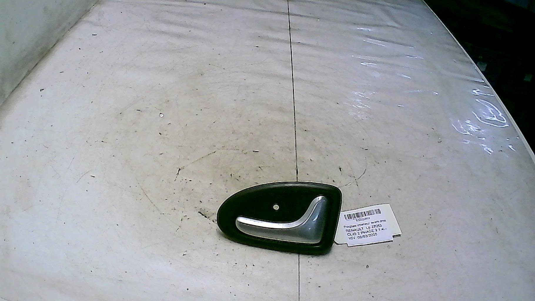 Poignee interieur avant droit RENAULT CLIO 2 PHASE 2 Essence - 1