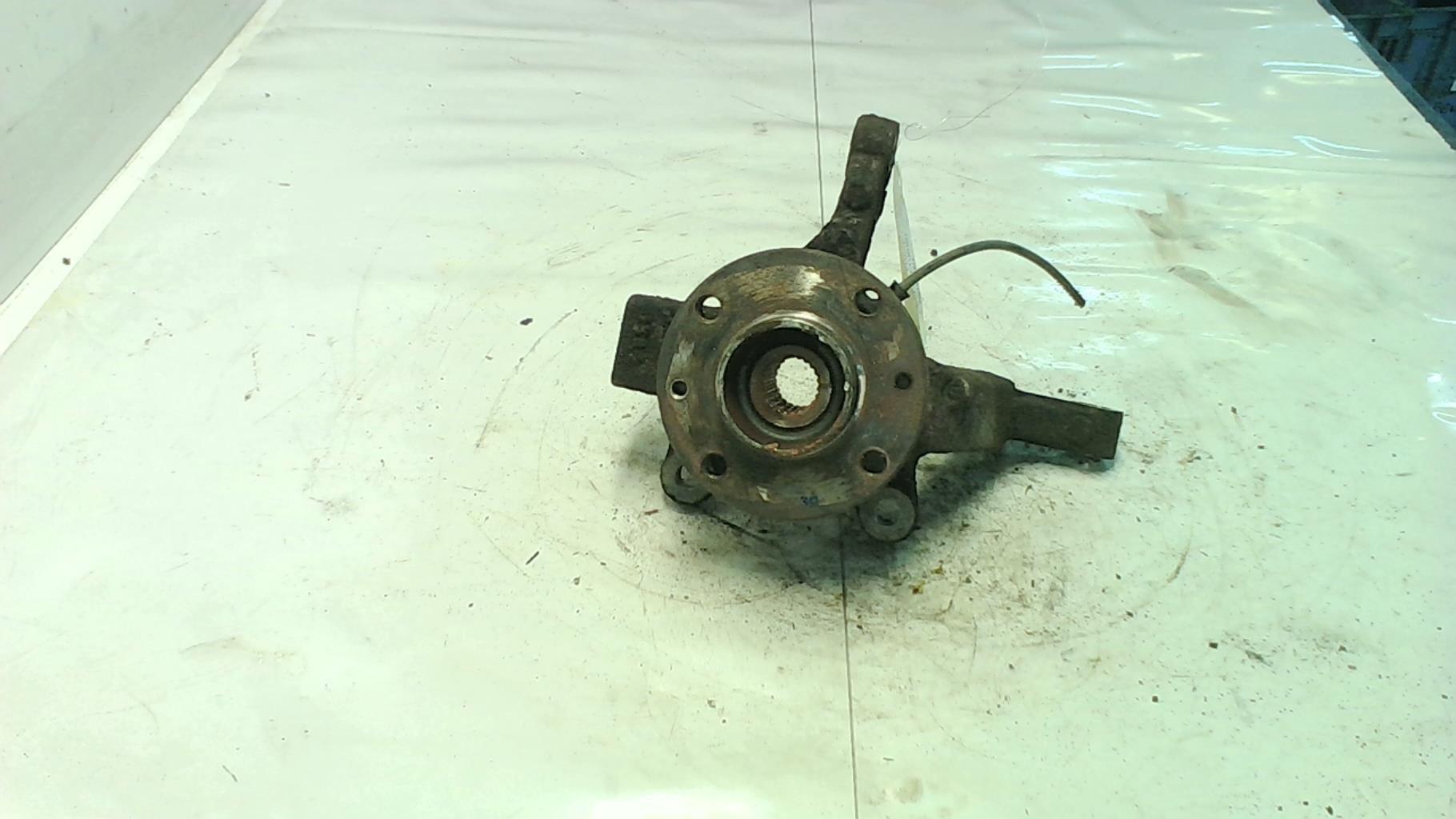 Moyeu avant droit NISSAN NOTE 1 PHASE 1 Diesel - 1