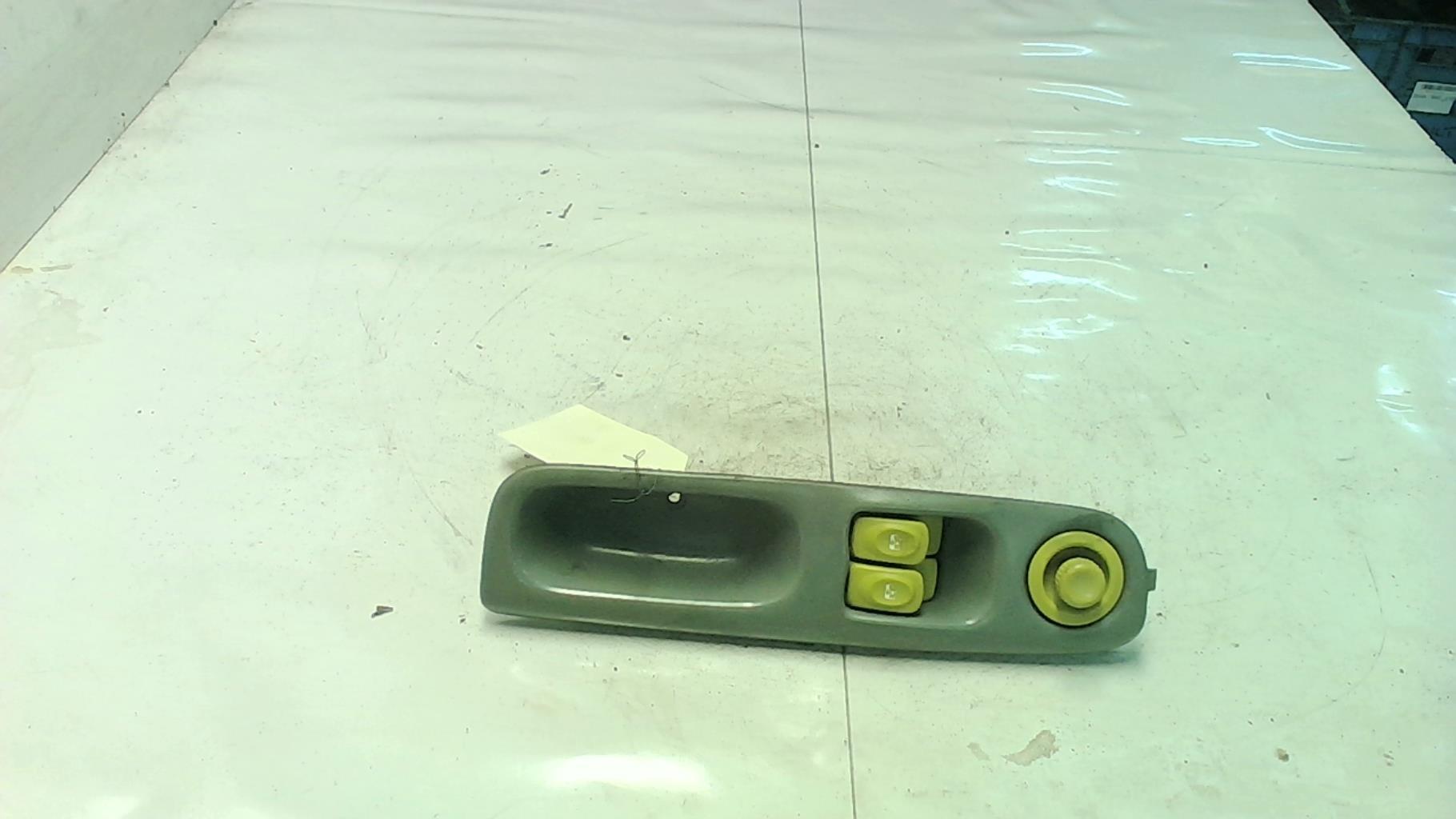 Interrupteur de leve vitre avant gauche RENAULT TWINGO 1 PHASE 2 Essence - 1