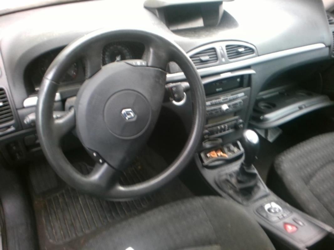 Image Feu arriere principal droit (feux) - RENAULT LAGUNA 2