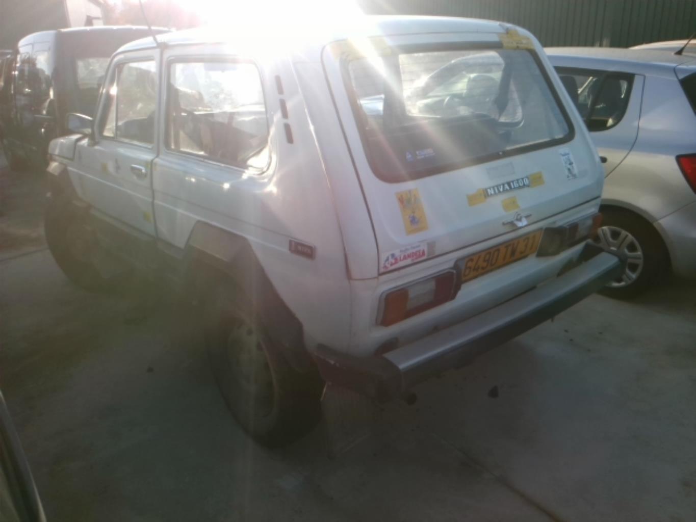 Image Feu arriere principal gauche (feux) - LADA NIVA