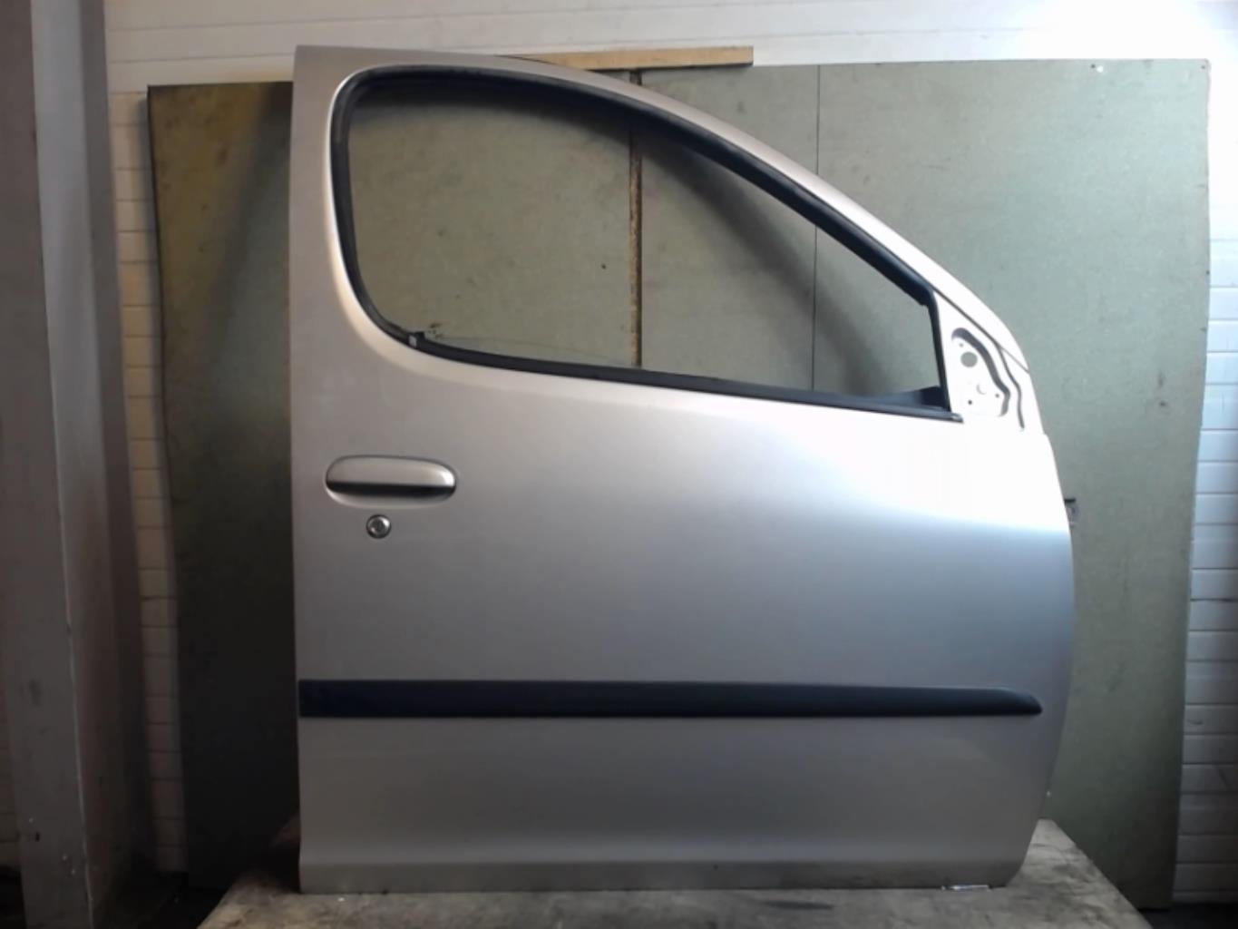 Image Porte avant droit - TOYOTA YARIS VERSO