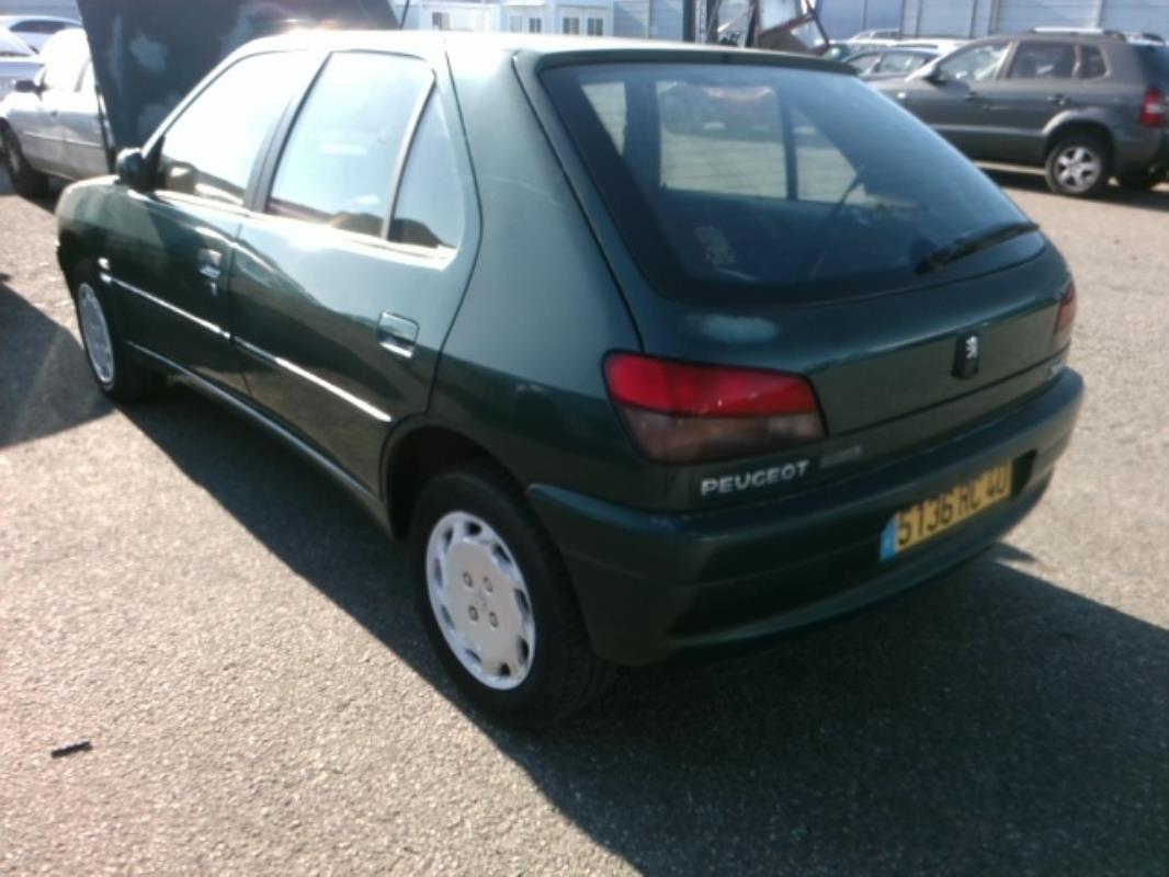 Image Feu arriere principal gauche (feux) - PEUGEOT 306