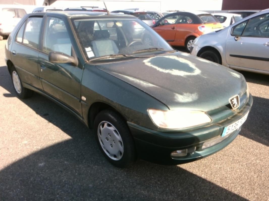 Image Feu arriere principal gauche (feux) - PEUGEOT 306