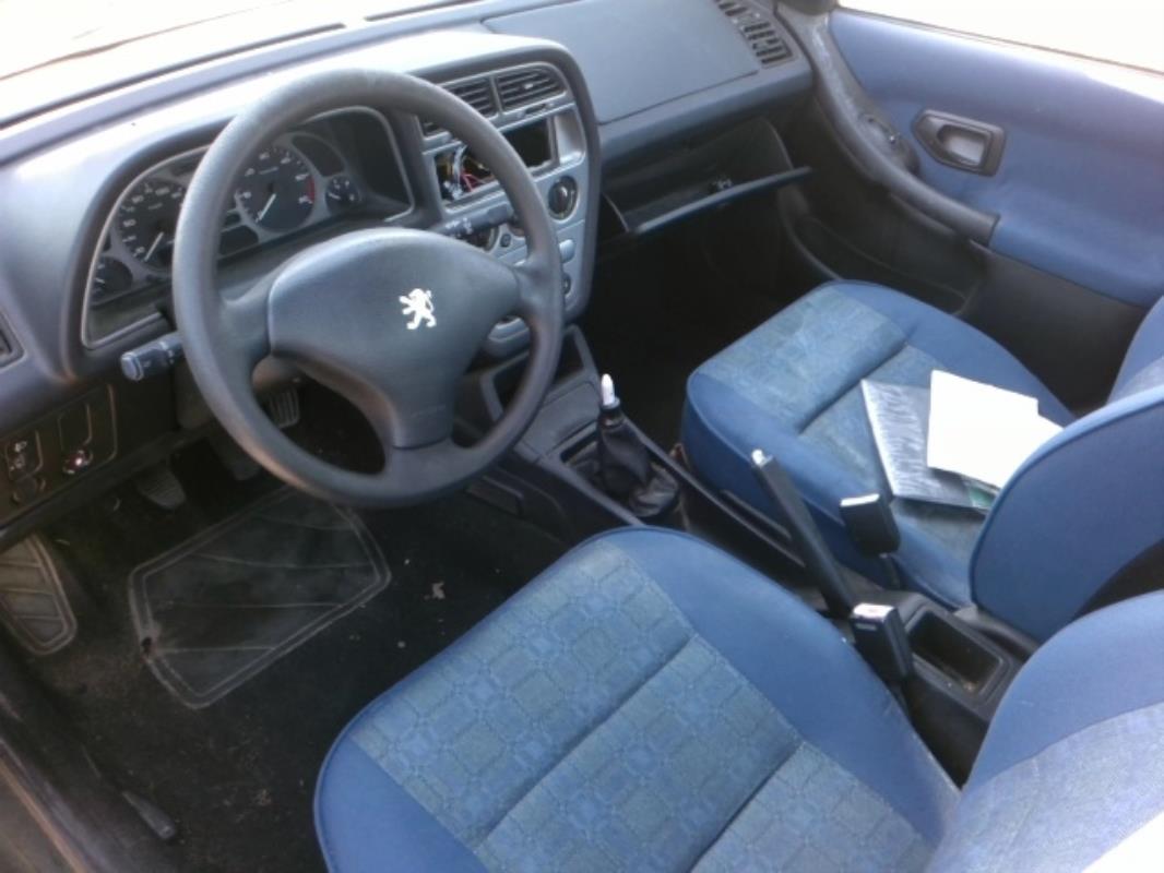 Image Feu arriere principal gauche (feux) - PEUGEOT 306