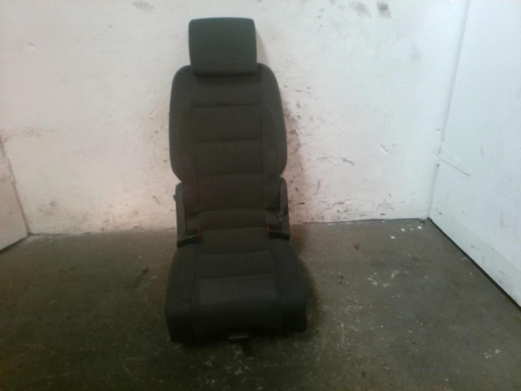 Image Siege central arriere - VOLKSWAGEN TOURAN 1