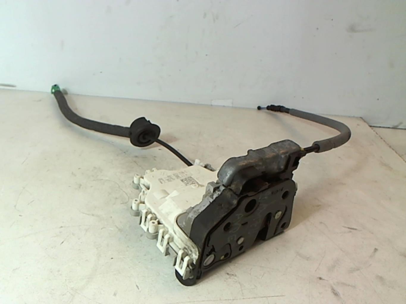 Serrure avant droit AUDI A4 4 AVANT PHASE 1 BREAK Diesel - 1