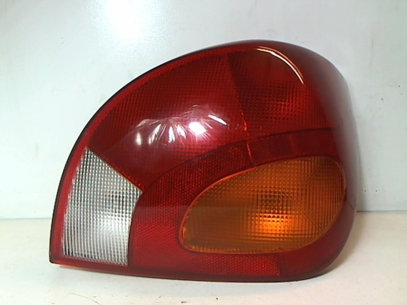 Image Feu arriere principal droit (feux) - FORD FIESTA 4