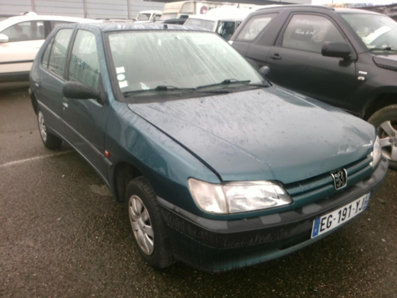 Image Feu arriere principal droit (feux) - PEUGEOT 306