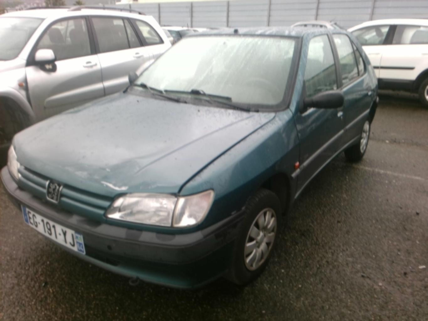 Image Feu arriere principal droit (feux) - PEUGEOT 306