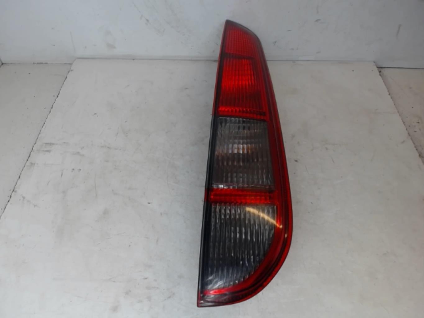 Fanale posteriore principale destro (luci) FORD FOCUS 2 PHASE 1 BREAK Diésel - 1