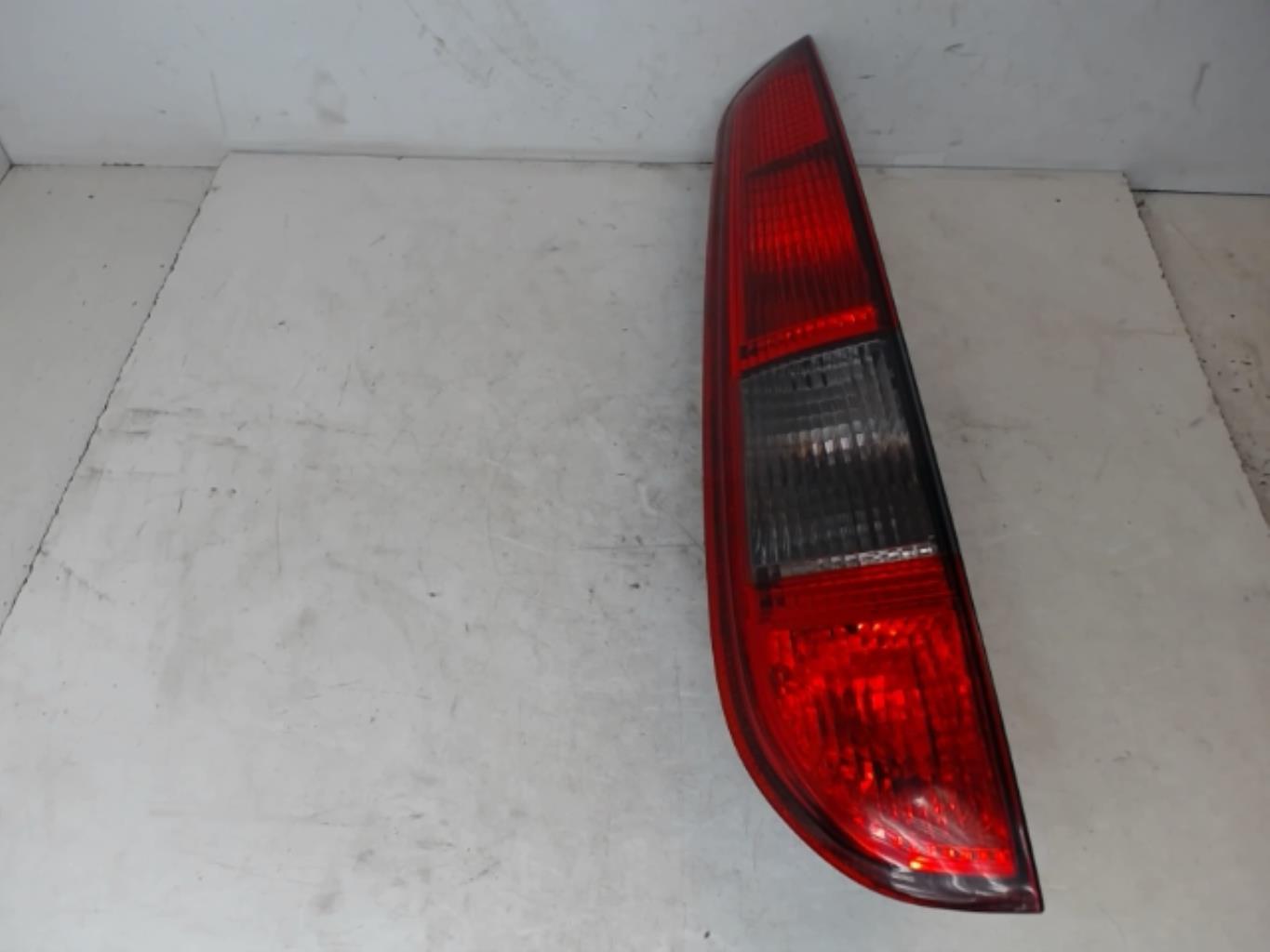 Fanale posteriore principale sinistro (luci) FORD FOCUS 2 PHASE 1 BREAK Diésel - 1