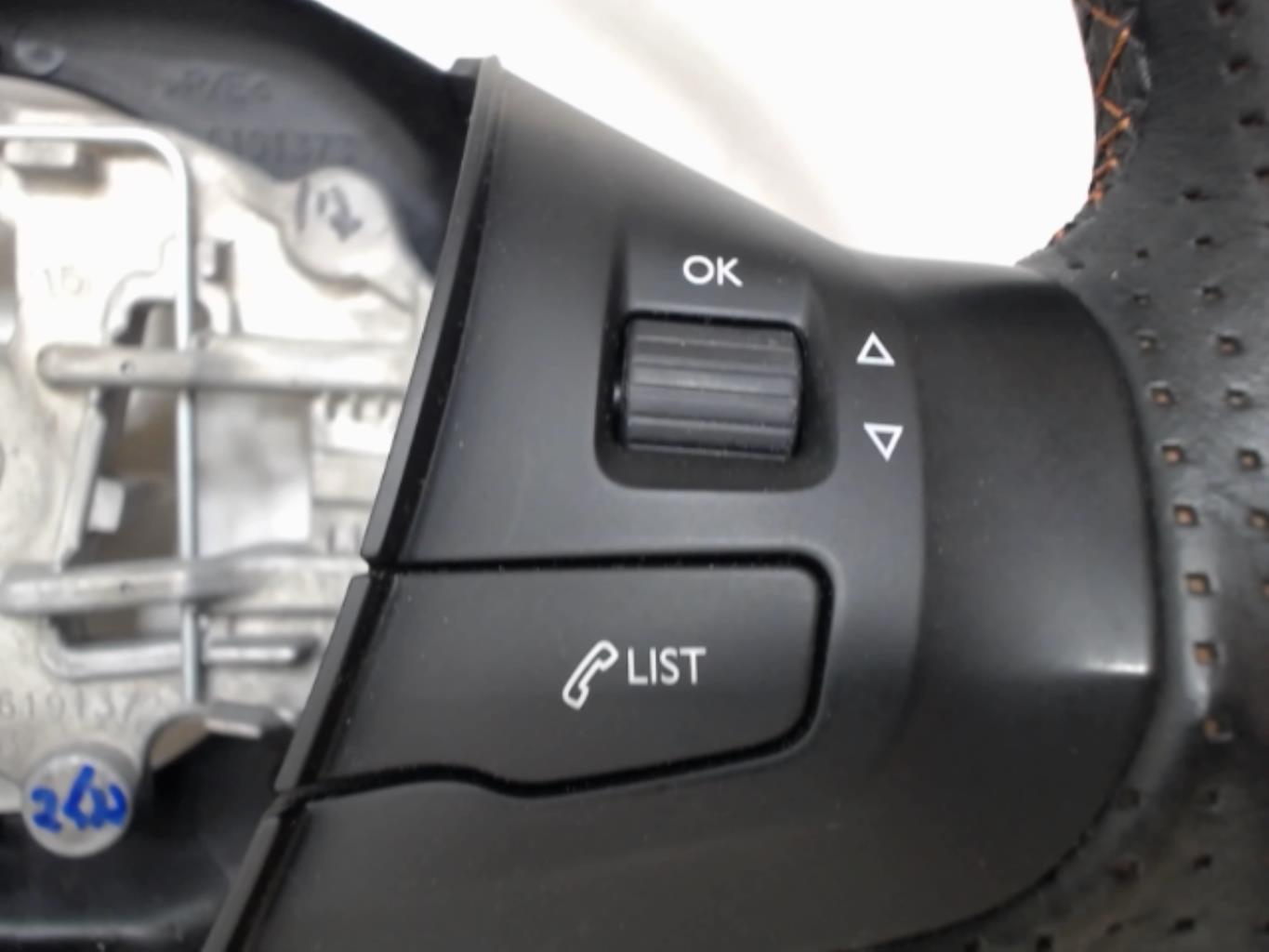 Image Volant - PEUGEOT 2008 1