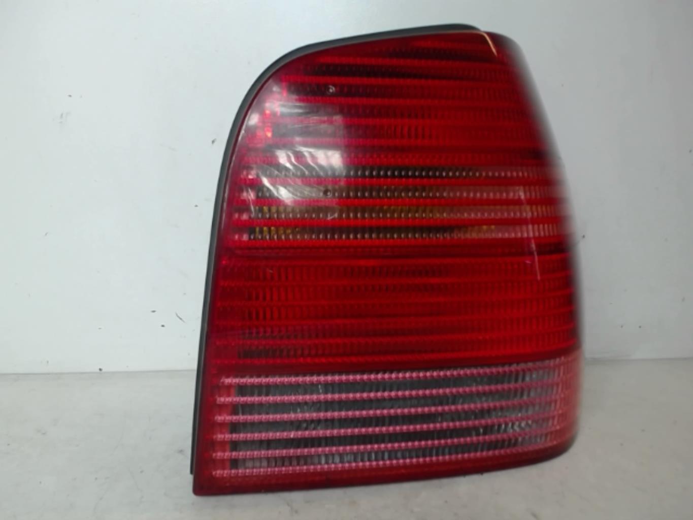 Fanale posteriore principale destro (luci) VOLKSWAGEN POLO 3 PHASE 2 Diésel - 1