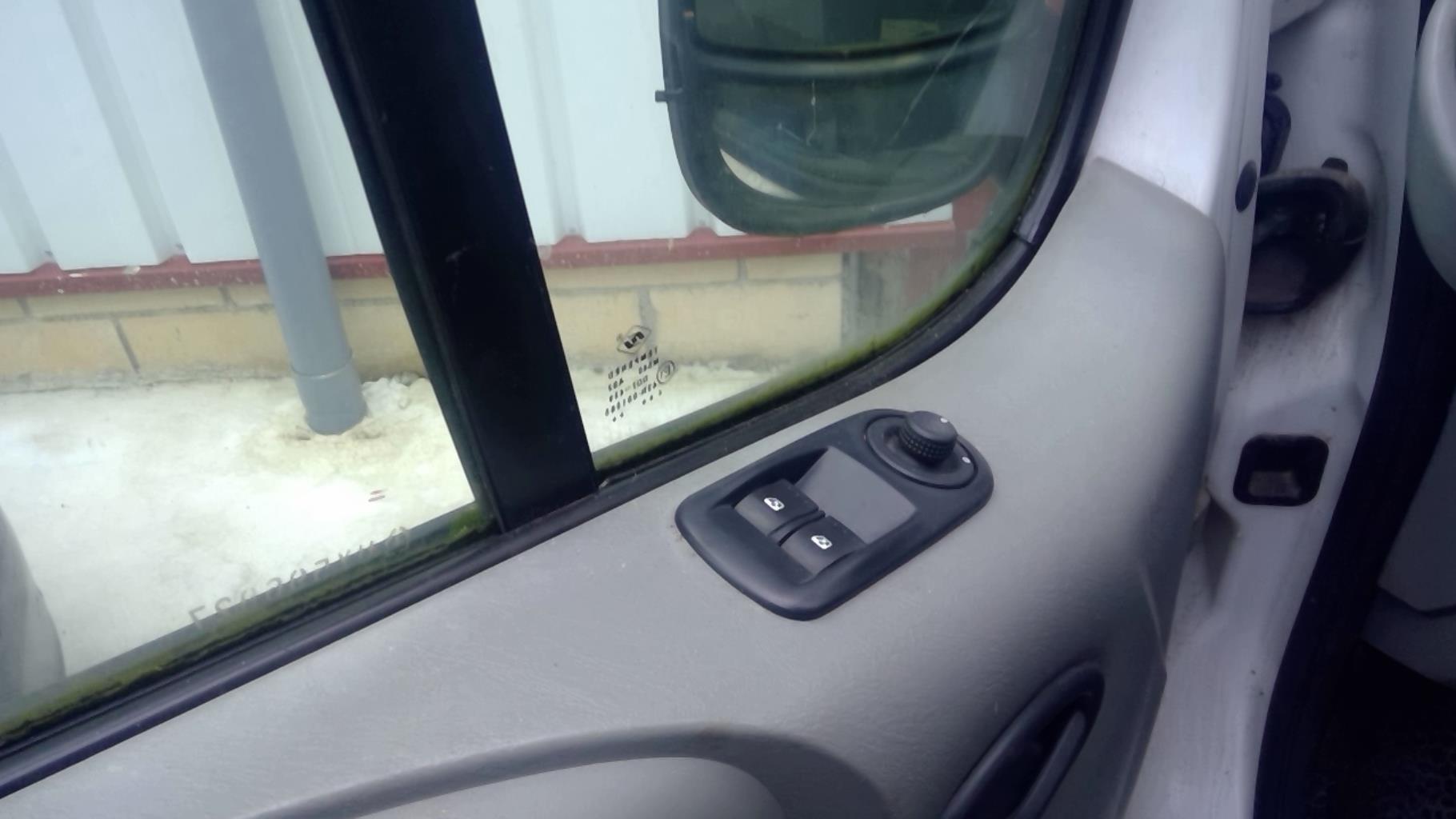 Image Siege avant droit (banquette double) - NISSAN PRIMASTAR 1