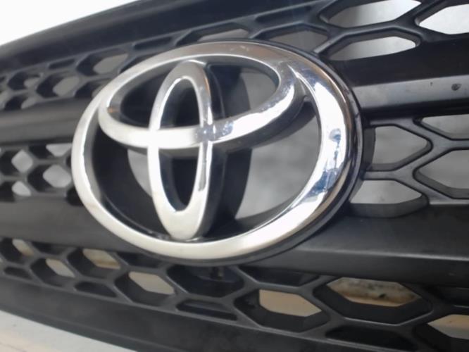 Image Calandre - TOYOTA RAV4 2
