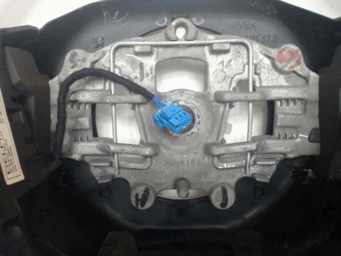 Image Volant - PEUGEOT 208 1