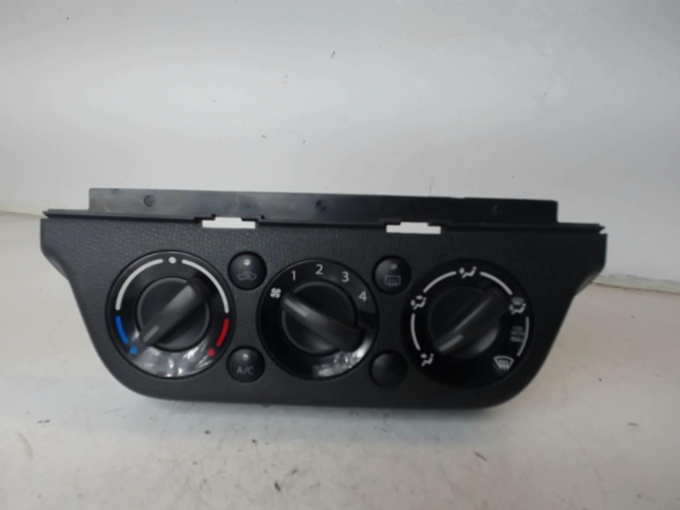 Commande chauffage SUZUKI SWIFT 3 Diesel - 1
