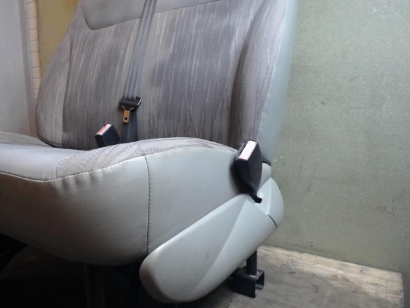 Image Siege avant droit (banquette double) - NISSAN PRIMASTAR 1