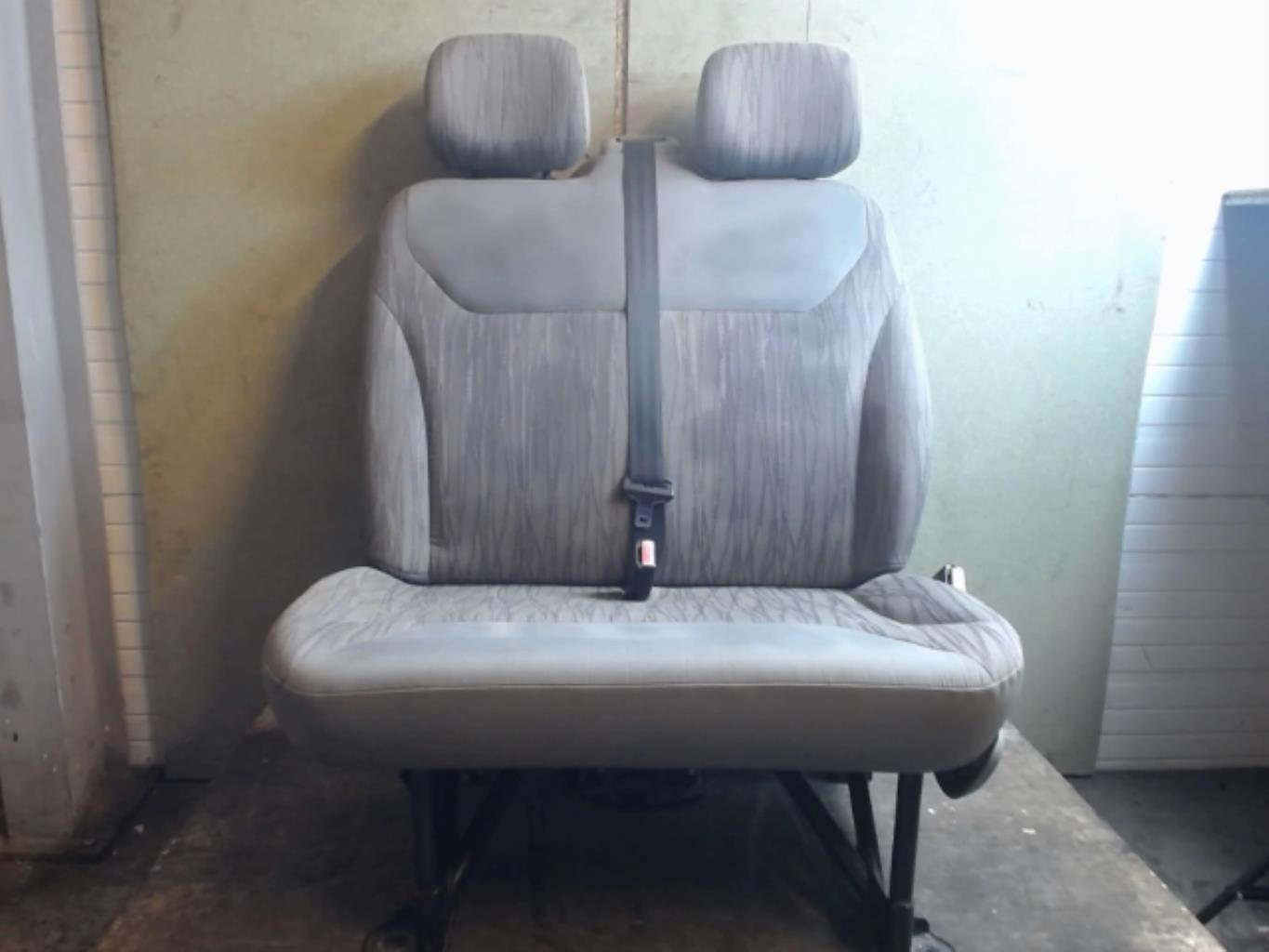 Image Siege avant droit (banquette double) - NISSAN PRIMASTAR 1