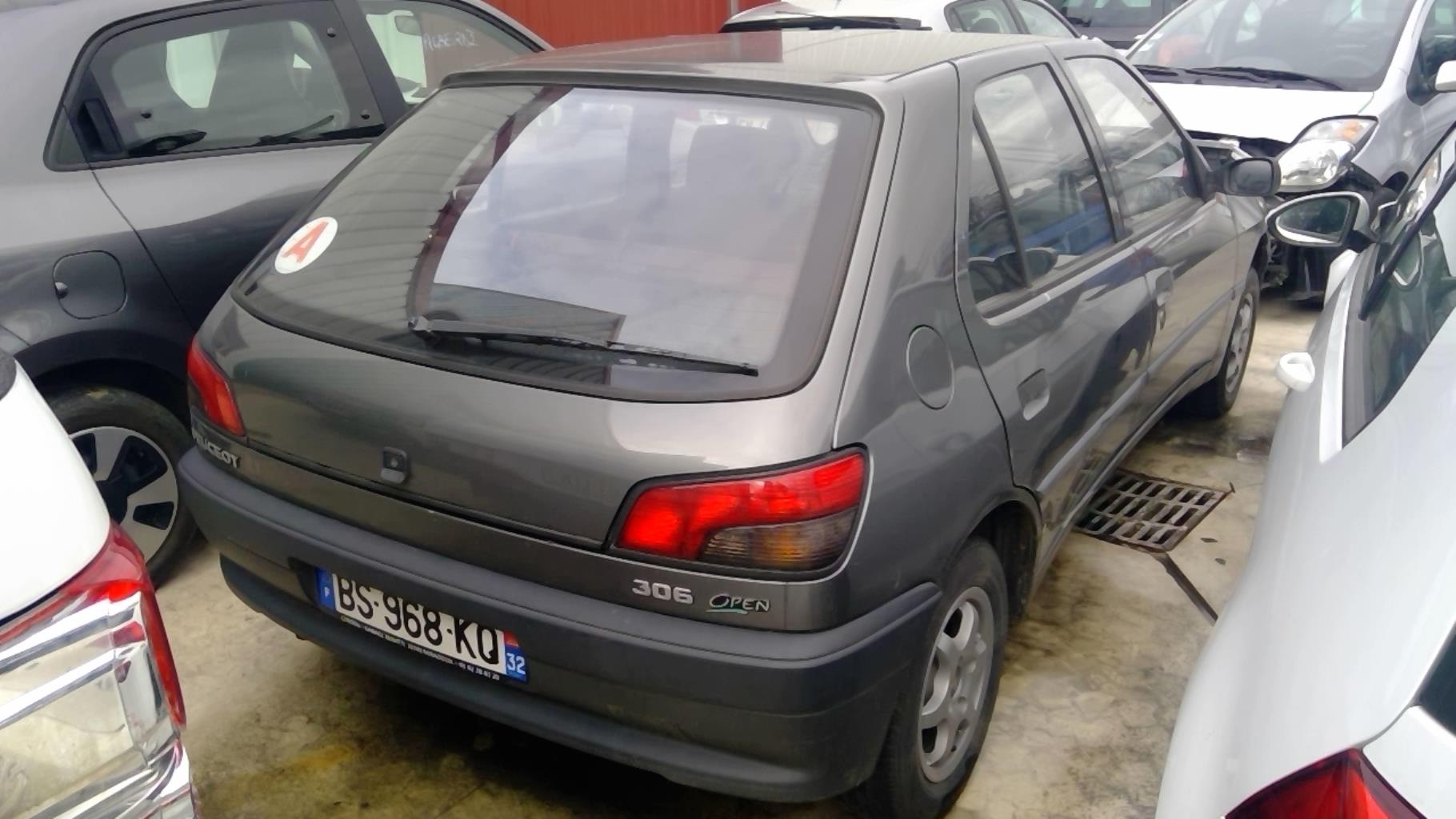 Image Pare choc arriere - PEUGEOT 306