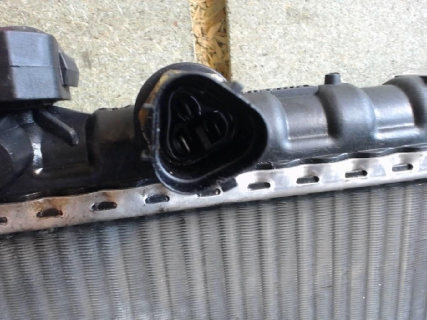 Radiateur eau VOLKSWAGEN FOX Essence - 1