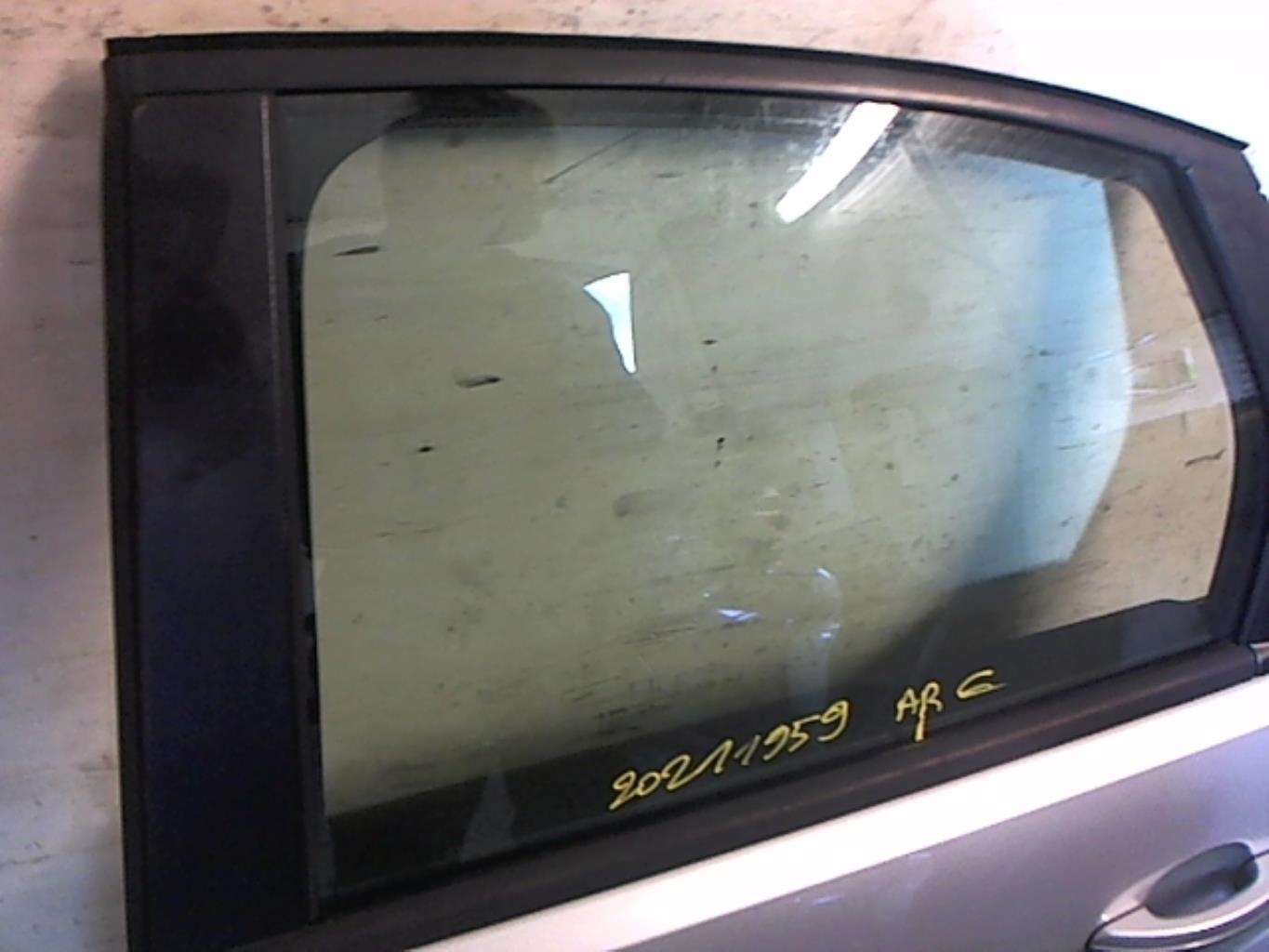Puerta trasera izquierda FORD FOCUS 2 PHASE 2 Diésel - 1