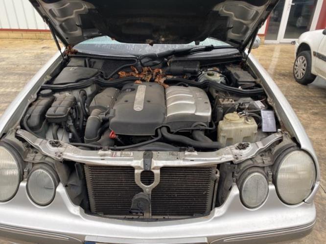 Image Capot - MERCEDES CLASSE E 210