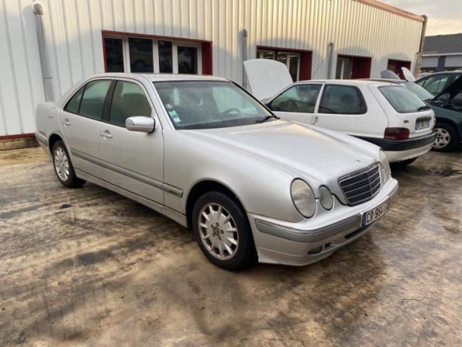 Image Capot - MERCEDES CLASSE E 210