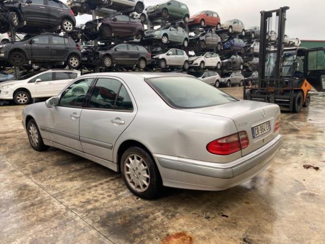 Image Capot - MERCEDES CLASSE E 210