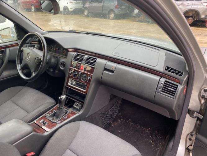 Image Capot - MERCEDES CLASSE E 210