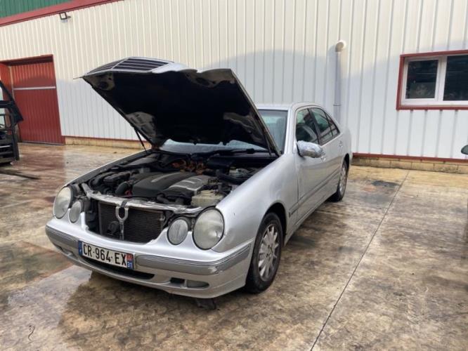 Image Capot - MERCEDES CLASSE E 210