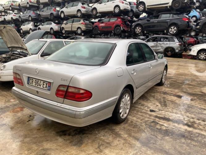 Image Capot - MERCEDES CLASSE E 210