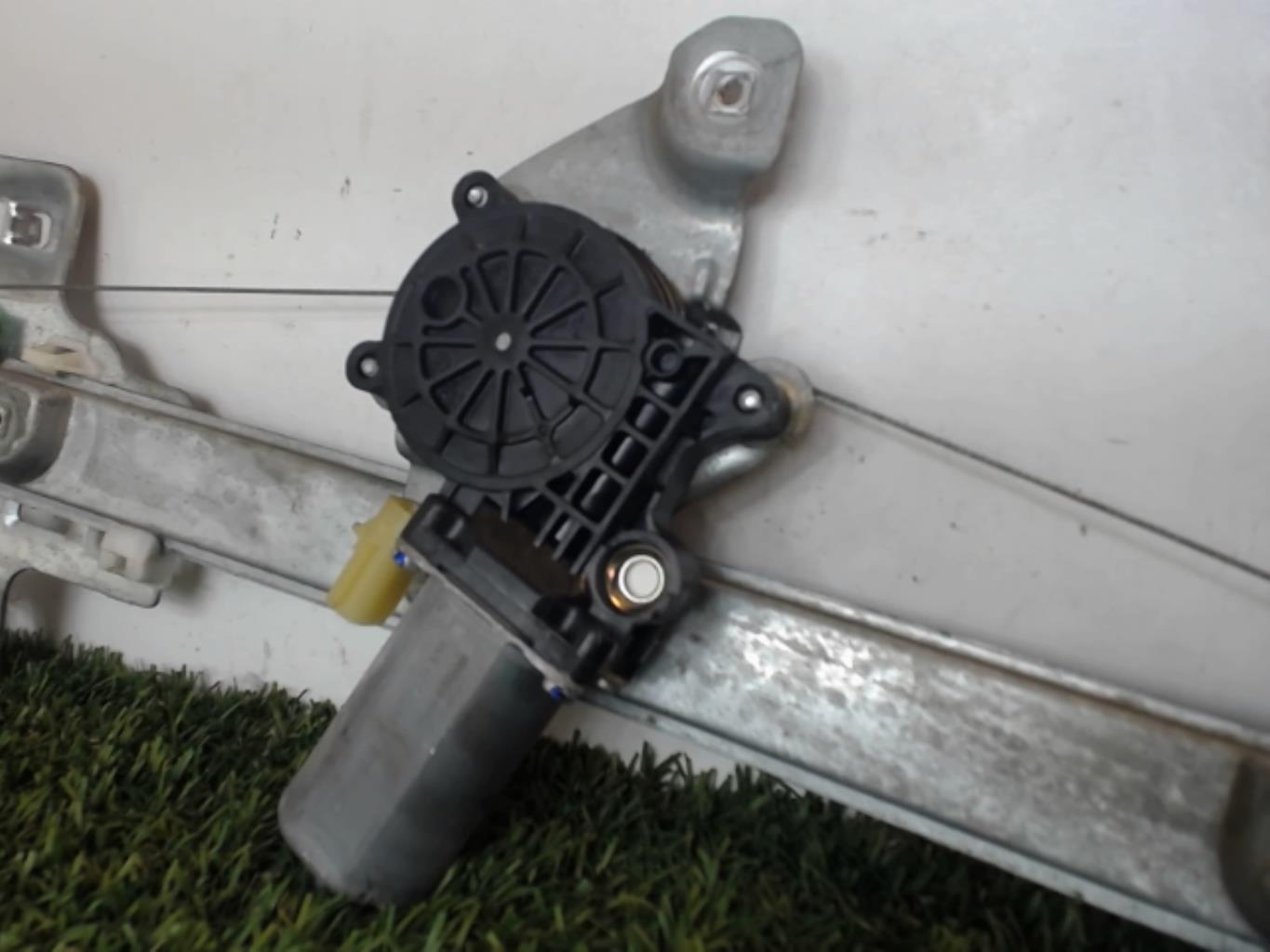 Alzacristalli elettrico posteriore sinistro CHRYSLER 300C PHASE 2 BREAK Diésel - 1