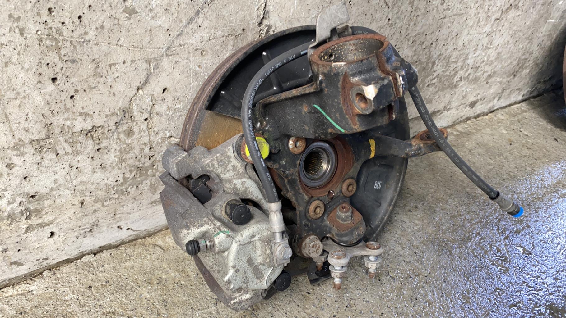 Mozzo anteriore destro AUDI Q3 1 PHASE 1 Diésel - 1