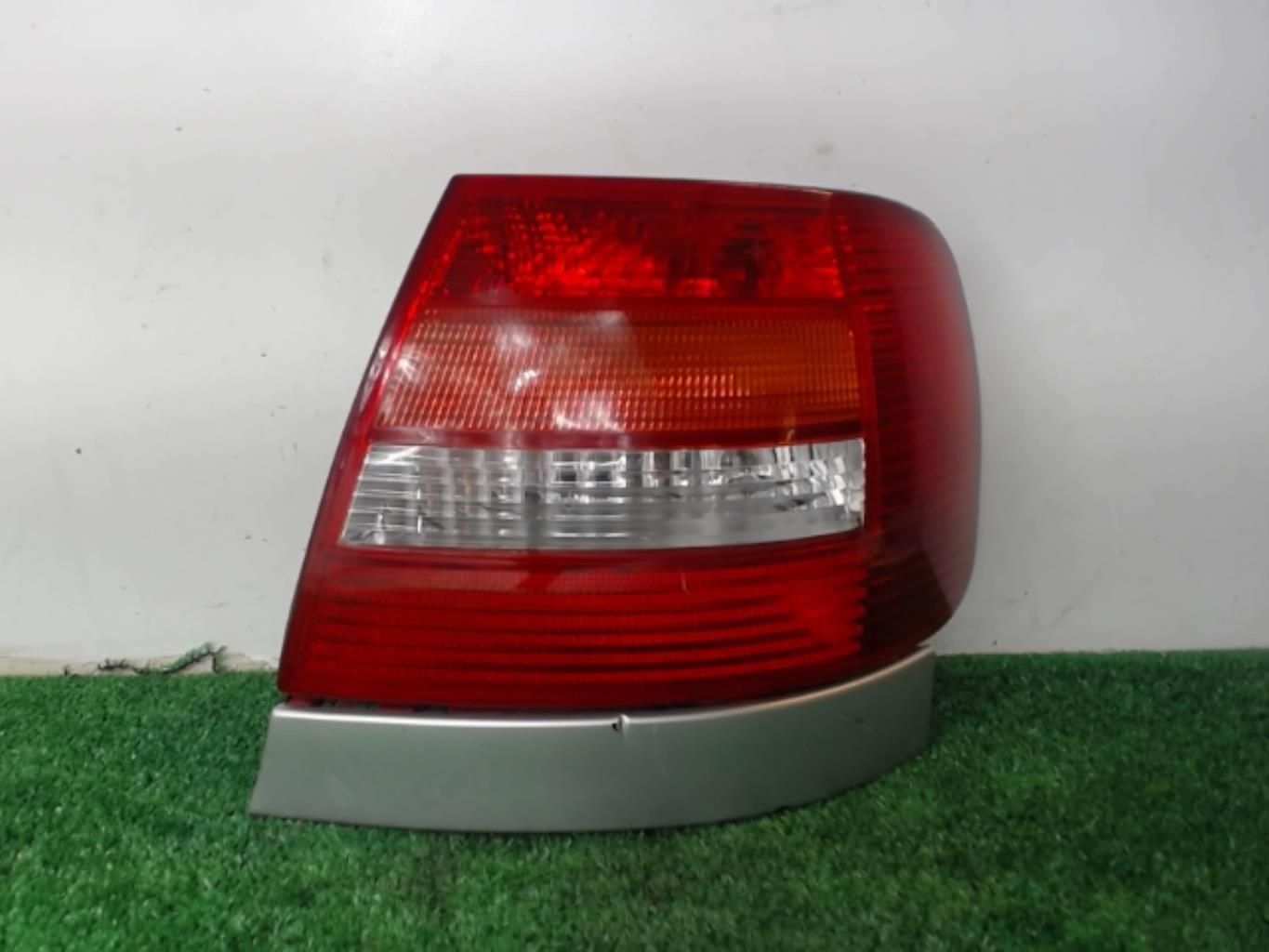 Feu arriere principal droit (feux) AUDI A4 1 PHASE 2  - 1