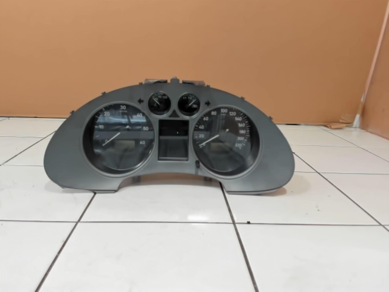 Compteur RENAULT MEGANE 2 PHASE 1 Essence - 1