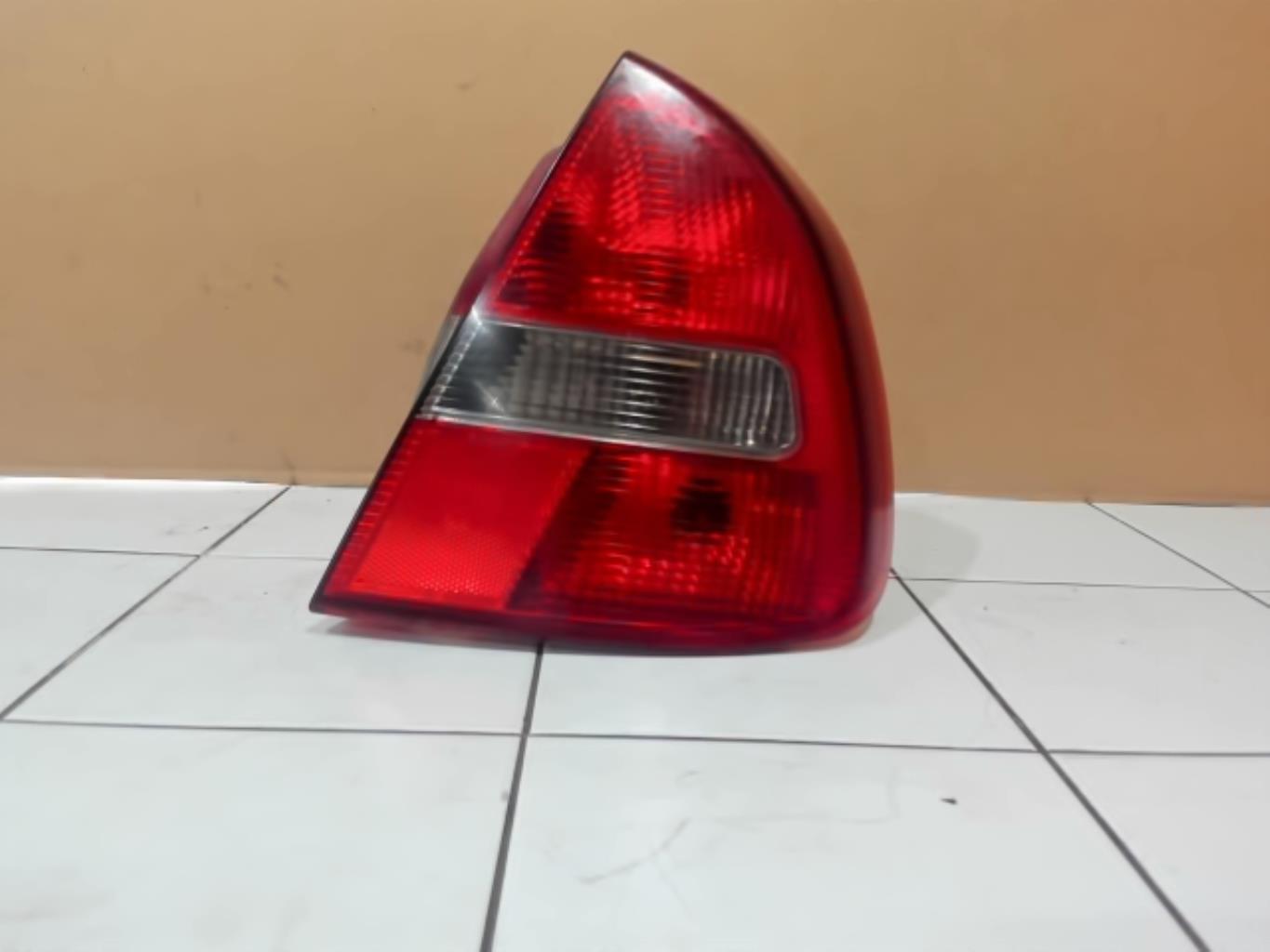 Fanale posteriore principale destro (luci) MITSUBISHI CARISMA PHASE 2 Diésel - 1