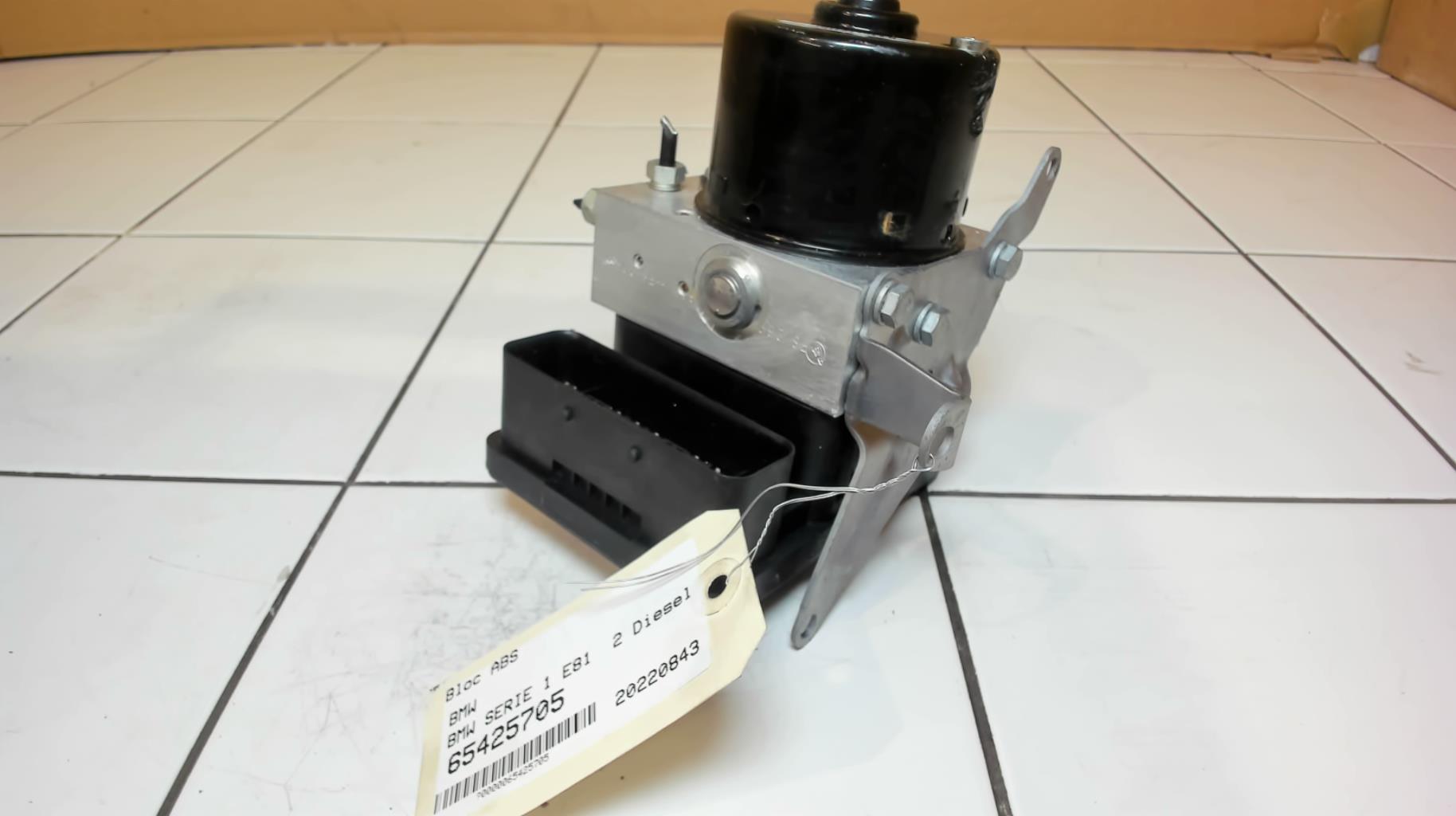 Bloc ABS (freins anti-blocage) BMW SERIE 1 E81 Diesel - 1