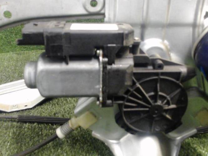 Image Leve vitre electrique avant droit - RENAULT CLIO 3