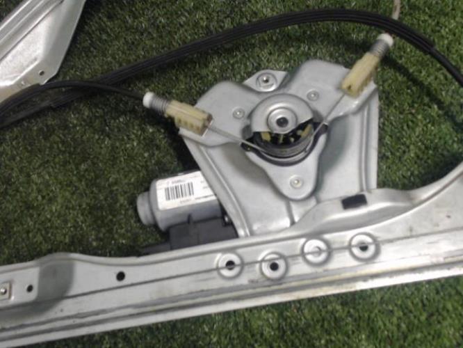 Image Leve vitre electrique avant droit - RENAULT CLIO 3