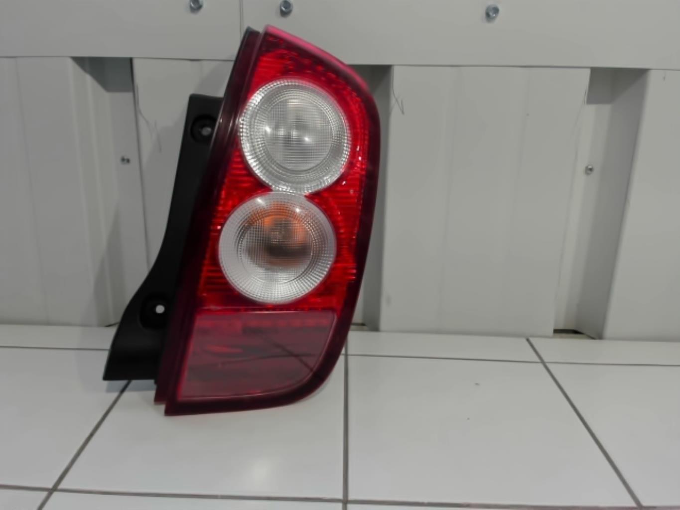 Fanale posteriore principale destro (luci) NISSAN MICRA 3 PHASE 1 Gasolina - 1
