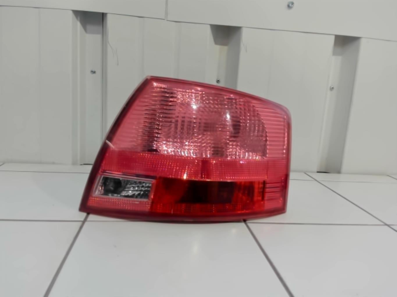 Fanale posteriore principale destro (luci) AUDI A4 2 AVANT PHASE 2 BREAK Diésel - 1