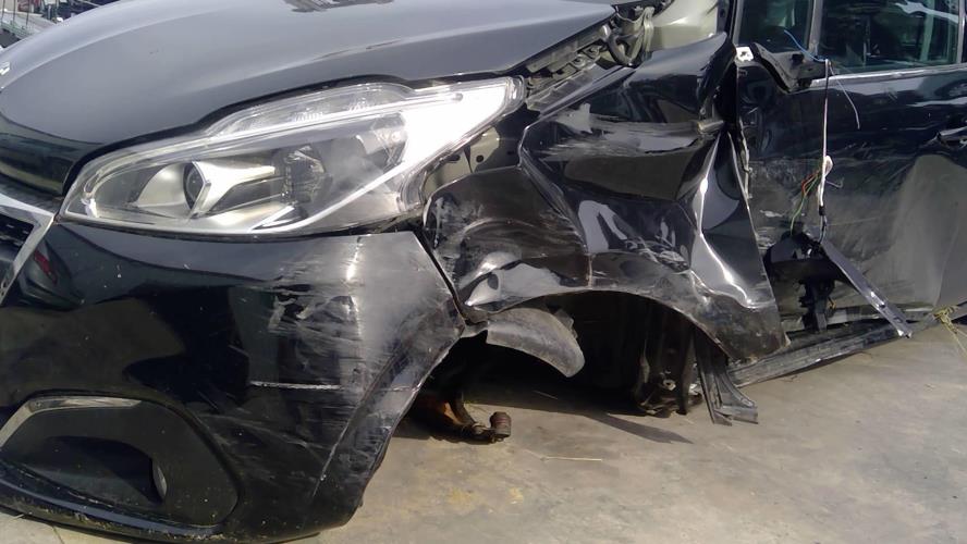 Image Volant - PEUGEOT 208 1