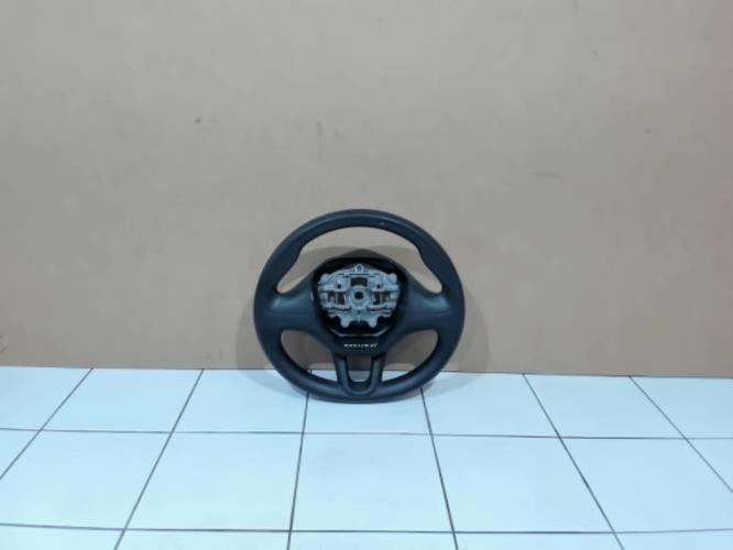 Image Volant - PEUGEOT 208 1