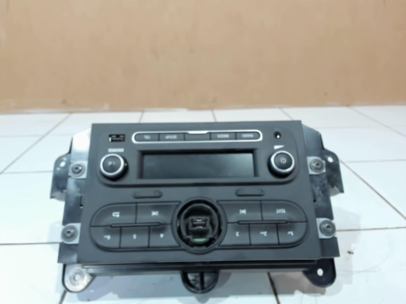 Autoradio originale RENAULT TWINGO 3 Gasolina - 1