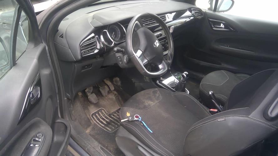Image Feu arriere principal droit (feux) - CITROEN DS3