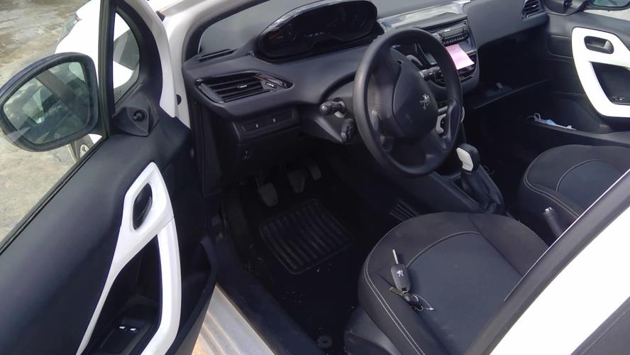 Image Feu arriere principal droit (feux) - PEUGEOT 208 1