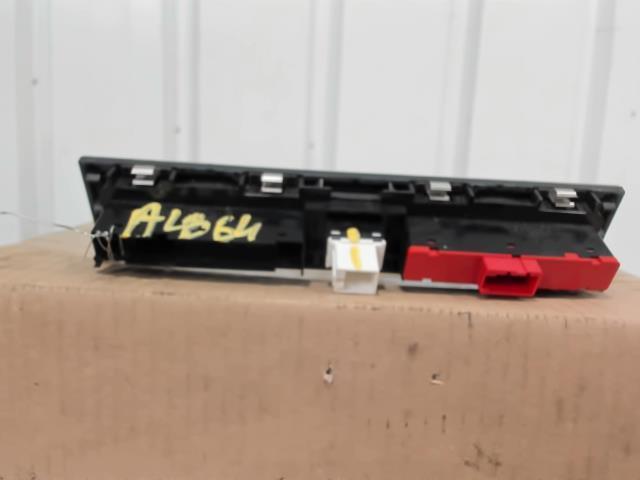 Bouton de warning AUDI A3 2 PHASE 2 Diesel - 1