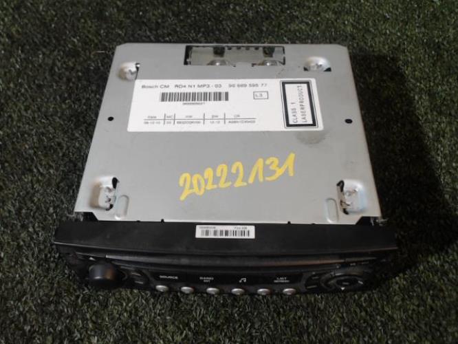 Image Autoradio d'origine - PEUGEOT 5008 1